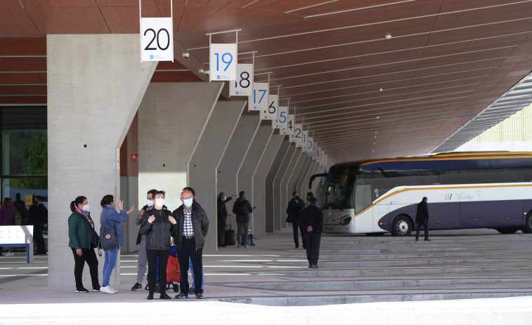 El descuento del 50% en los autobuses interurbanos seguirá vigente en Galicia hasta que acabe 2023