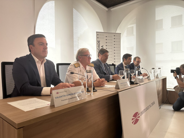 El Campus de Ferrol estrena un nuevo inmueble en el barrio de Esteiro tras la reforma de una residencia militar