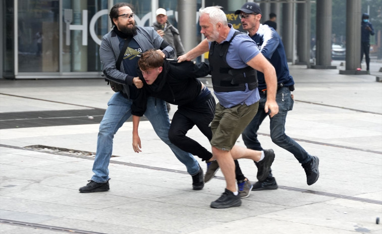 (Vídeos) Protestas contra violencia policial  dejan casi 700 detenidos en una sola noche en Francia