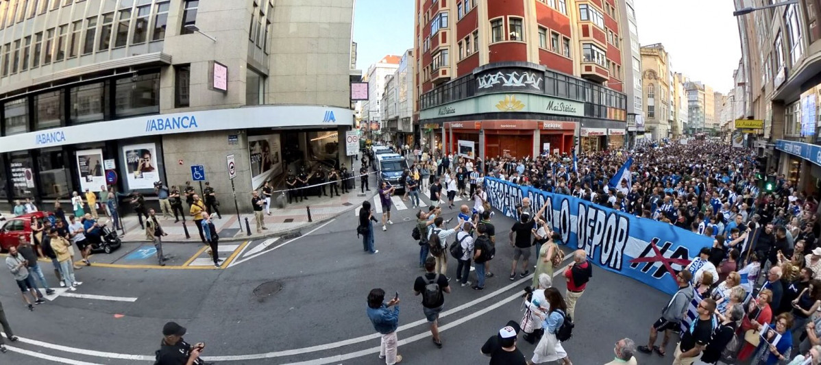 Manifestaciu00f3n de seguidores del Deportivo de A Coruu00f1a en una imagen de los Riazor Blues