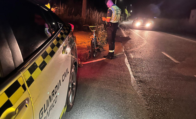 Interceptan a un vecino de Oza-Cesuras que circulaba por la carretera en bicicleta y positivo en THC