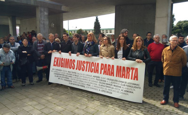 Unas mil personas se concentran pidiendo justicia para la camarera asesinada en Ferrol