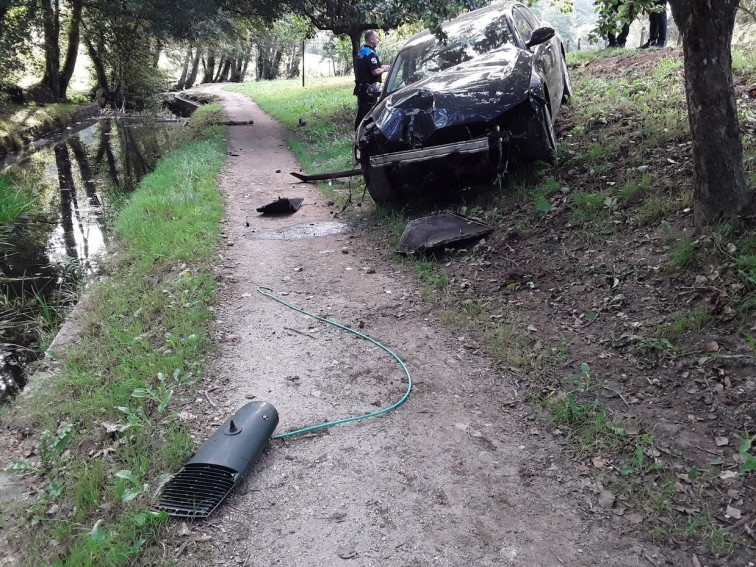 Estrella su coche en el paseo del Rato, en Lugo, y trata de huir a pie porque había consumido alcohol y drogas