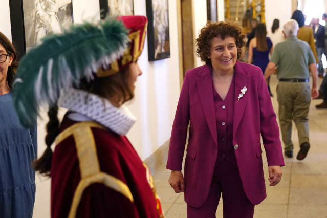 La alcaldesa entrante de la ciudad, Goretti Sanmartín (BNG), en la sesión de constitución del Ayuntamiento de Santiago de Compostela, a 17 de junio de 2023, en Santiago de Compostela, A Coruña, Galicia (España). Los casi 8.100 ayuntamientos españoles en l