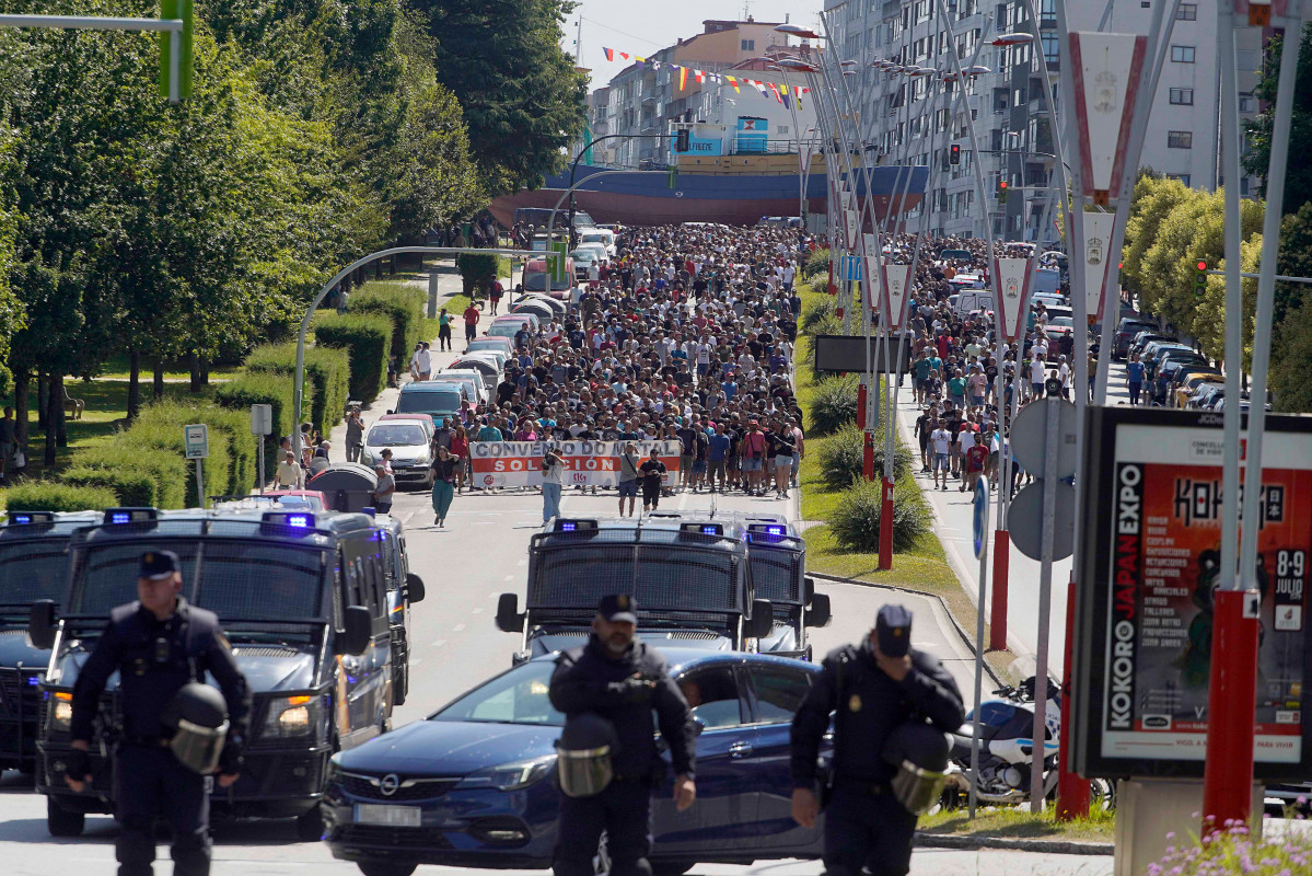 Policía durante una manifestación de la sexta jornada de la huelga del metal en Vigo.