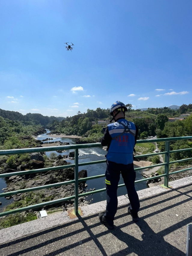 Archivo - Drones de la AXEGA participan en el operativo de búsqueda de un menor desaparecido en el río Miño, en Arbo (Pontevedra)