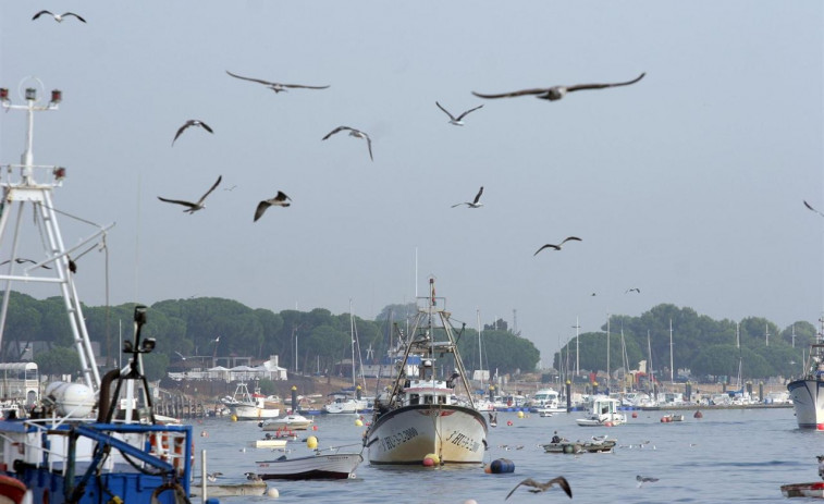 Rescatados os cinco tripulantes do pesqueiro ‘Segundo Durán’ que afundiu en Ribeira