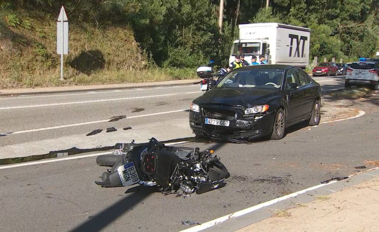 Accidente mortal en Vigo: muere una motorista al colisionar frontalmente contra un coche en Coruxo