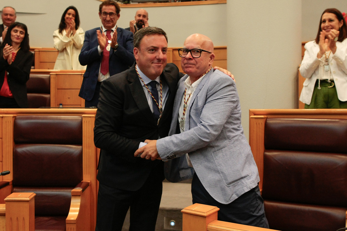 Formoso saluda a Xosu00e9 Regueira del BNG que fue su vicepresidente en la pasada legislatura y muy probablemente lo sea tambiu00e9n en la nueva