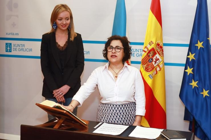 Francisca Gu00f3mez Santos, secretaria xeral de Polu00edtica Social tomando posesiu00f3n ante la conselleira Fabiola Garcu00eda