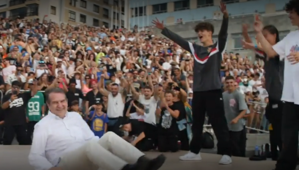 Caballero bailando break dance en 2022