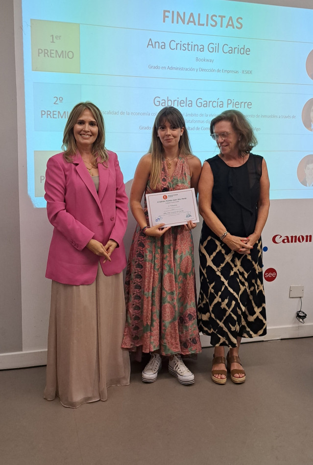 Ganadora del Premio Isaac Díaz Pardo del Colegio de Economistas de Pontevedra.