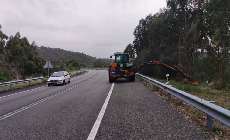 La Xunta comenzará esta semana trabajos de limpieza en la autovía AG-64, en Narón, y en la carretera OU-209, en Leiro