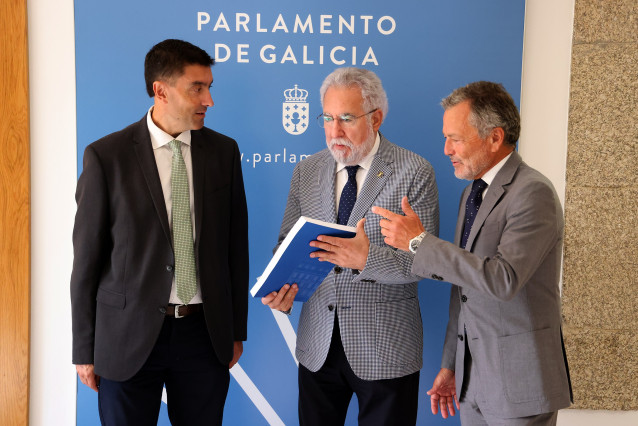 Archivo - El CES entrega al Parlamento gallego la Memoria sobre la situación económica y social de Galicia 2022