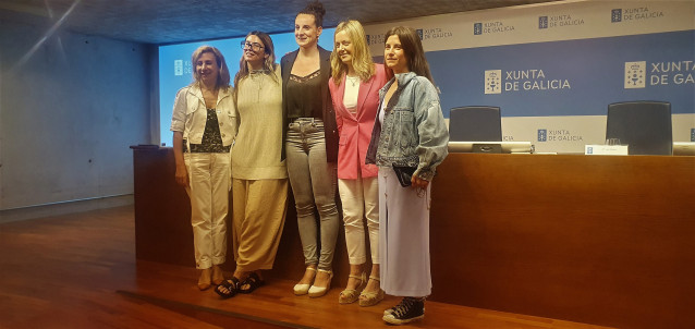 María Méndez, presidenta de APG; Patricia García Lema, influencer; Lúa Piñeiro, influencer; Sandra Vázquez Domínguez, secretaria xeral da Igualdade da Xunta de Galicia; y Clara Redondo, influencer.