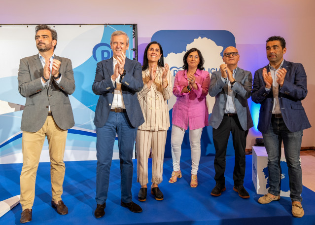 Rueda, junto con Prado, y los presidentes provinciales en la junta directiva del PPdeG.