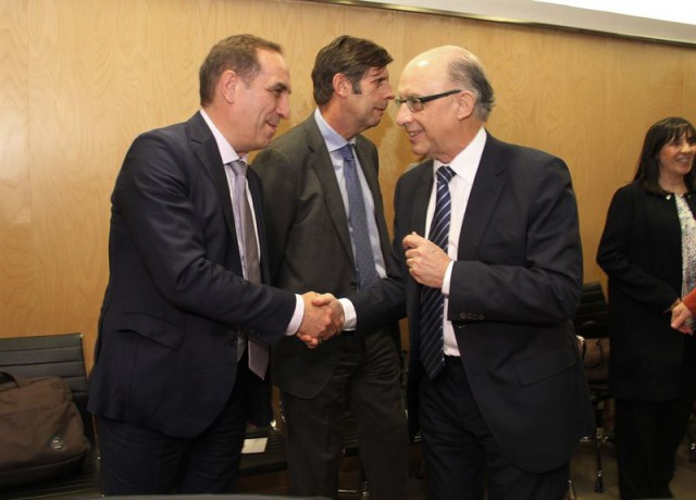 Galicia volve de Madrid con 225 millóns de Montoro