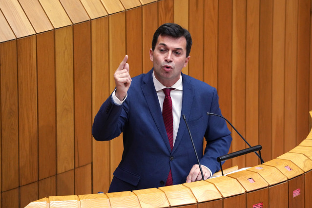 Archivo - El secretario xeral del PSdeG, Gonzalo Caballero, interviene en el Parlamento.