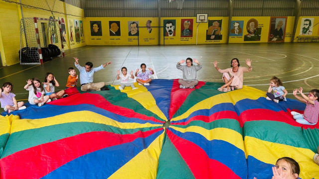 El alcalde de Ferrol, José Manuel Rey Varela (PP), visita un campamento infantil