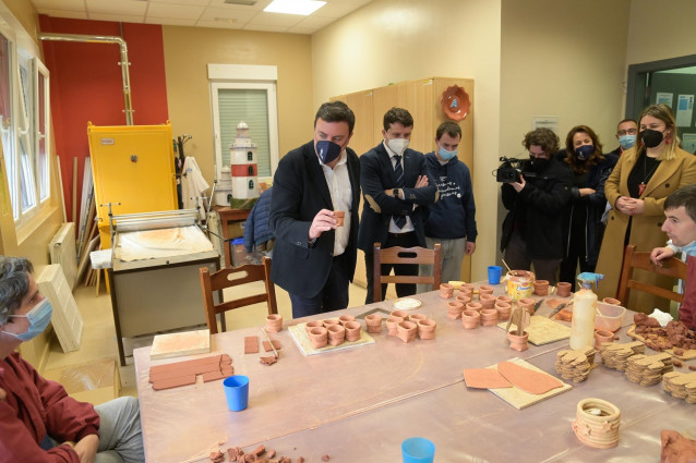 Archivo - Diputación de A Coruña refuerza los programas de servicios sociales