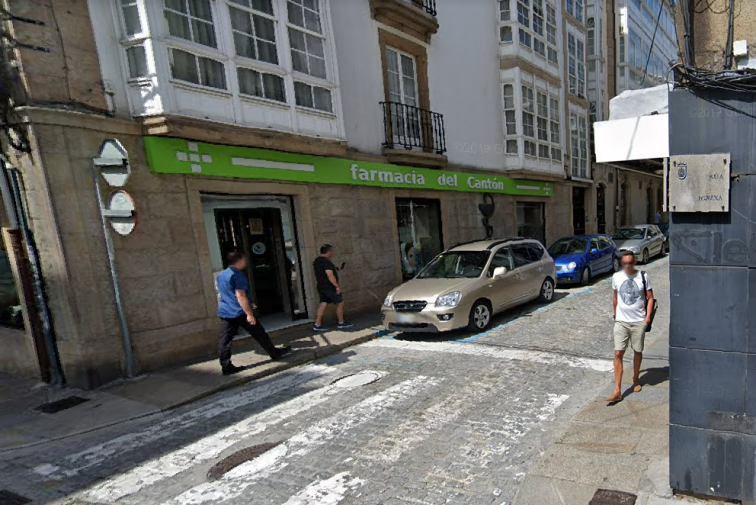 Puerta de ascensor atrapa a una chica de madrugada que acaba ingresada en un hospital de Ferrol