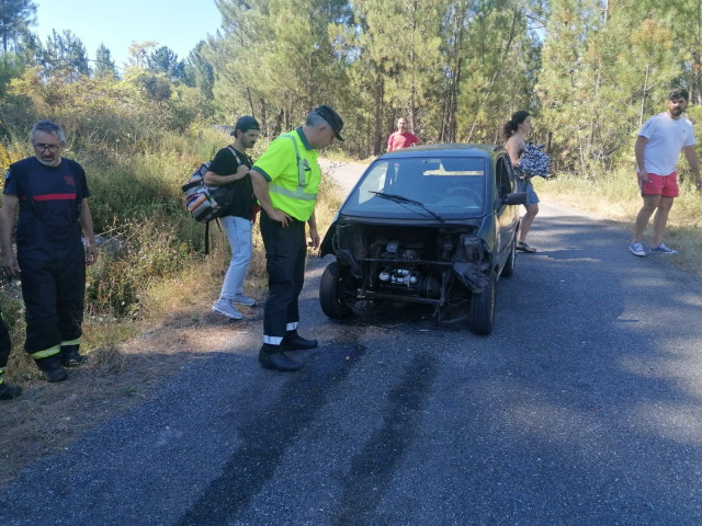 Vehículo accidentado en Lobios (Ourense).