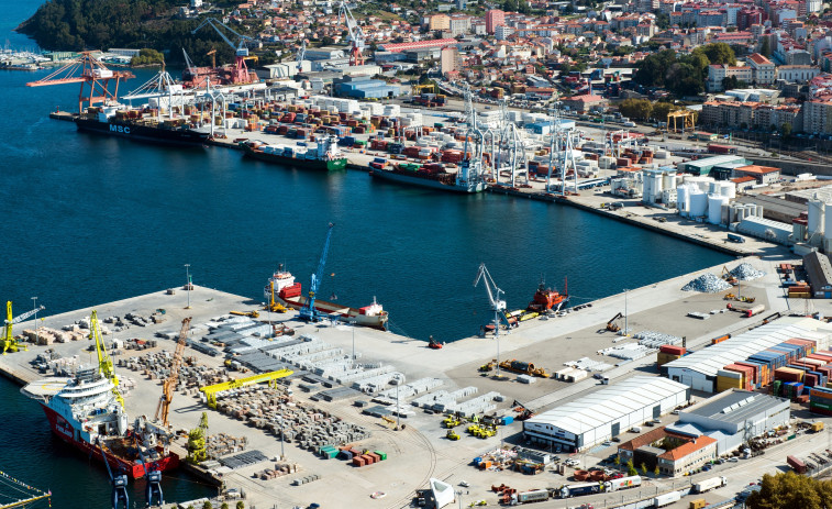 Remolcado al puerto de Vigo el portacontenedores 'MSC Katyanyi'