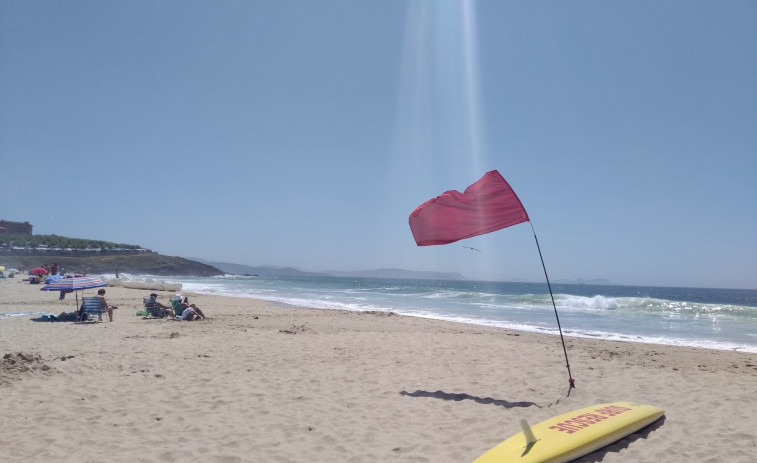 Rescatan en la playa de Montalvo a dos niños de 10 y 12 años con dificultades para regresar a la orilla