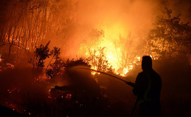 Prender incendios forestales intencionados 