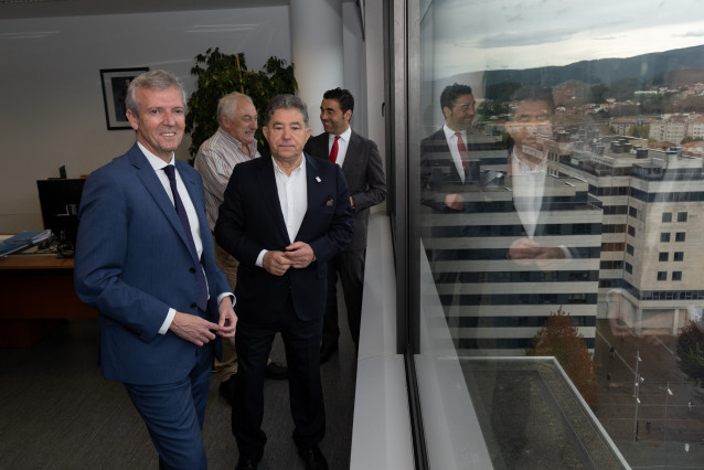 Archivo - El presidente de la Xunta, Alfonso Rueda, se reúne con el alcalde de Pontevedra, Miguel Anxo Fernández Lores