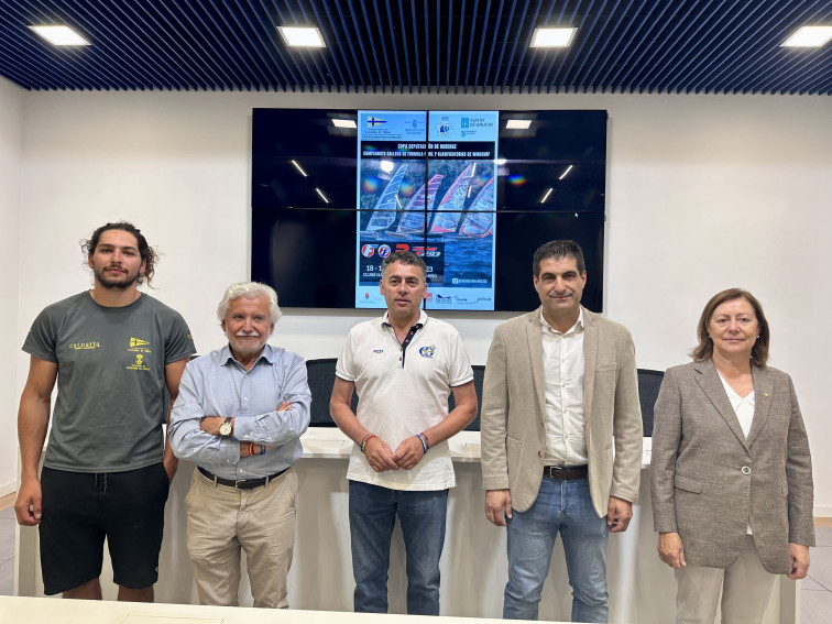 Arranca la Copa Diputación de Windsurf en Castrelo de Miño con la participación de 30 regatistas gallegos