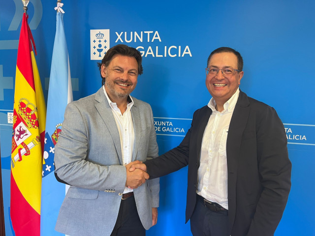 El secretario xeral da Emigración, Antonio Rodríguez Miranda, con el director de Acción Exterior del Gobierno de Castilla y León, Fernando Rojizo Ballestero.