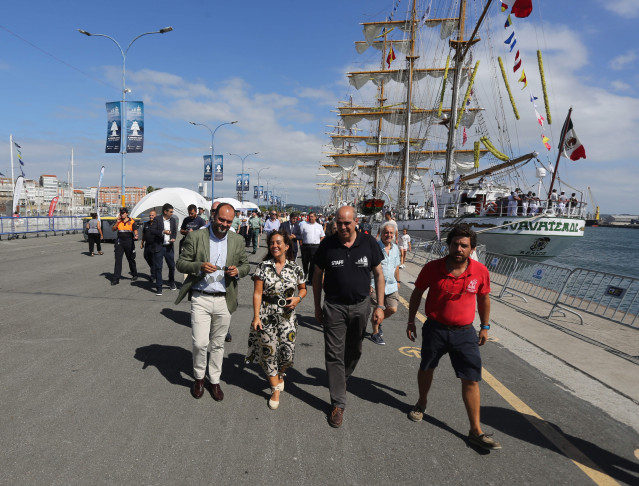 La alcaldesa de A Coruña, Inés Rey, en la recepción a tripulantes de la Tall Ships Races
