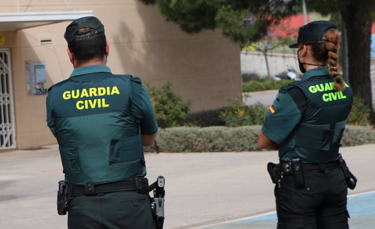 Irrumpe borracho en el cuartel de la Guardia Civil de Castro Caldelas para armarla y termina detenido
