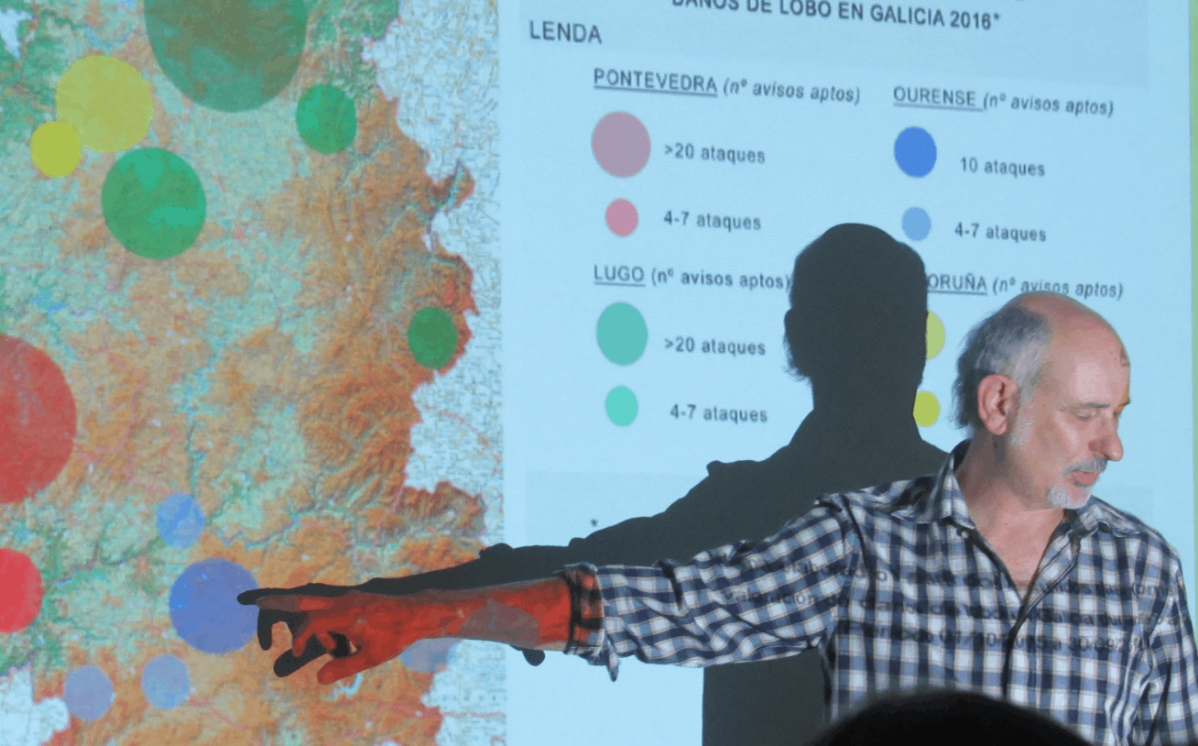 Pedro Alonso durante su confrencia sobre el lobo en Cariu00f1o