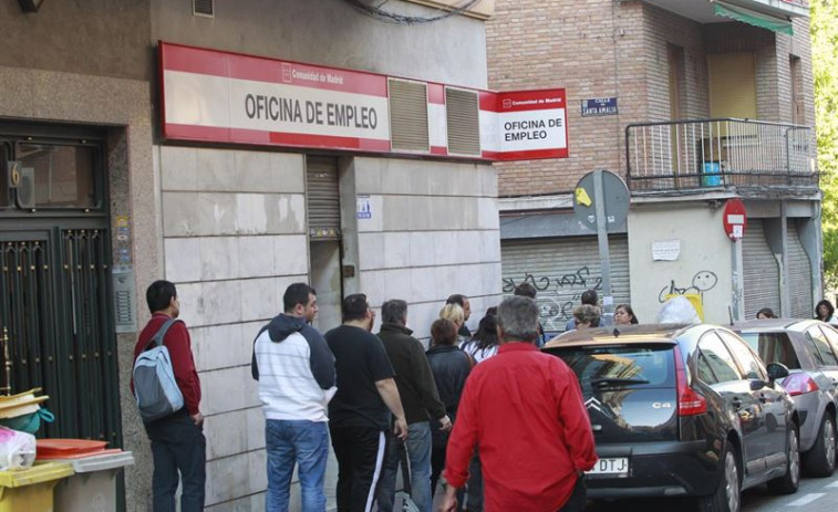 ​A oposición recrimina a Feijóo que o paro en Galicia subira 