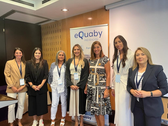 La directora xeral de Relacións Laborais, Elena Mancha, inauguró esta mañana en Santiago de Compostela una jornada informativa sobre la prevención del acoso en el ámbito laboral