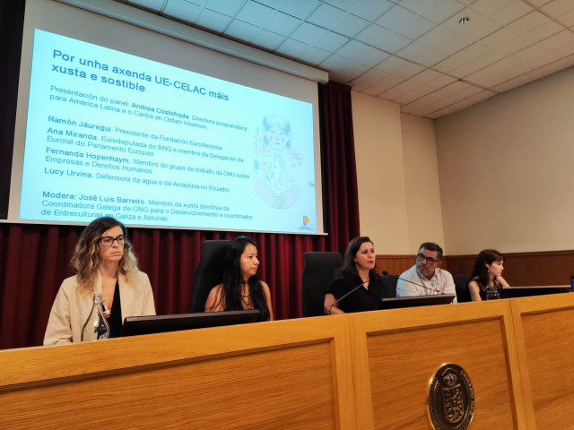 La eurodiputada del BNG Ana Miranda participa en una jornada sobre economía global