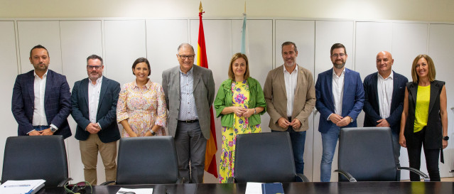 La conselleira de Promoción do Emprego e Igualdade, Elena Rivo, mantiene un encuentro con representantes del Foro pola Economía Social Galega (Foroesgal).