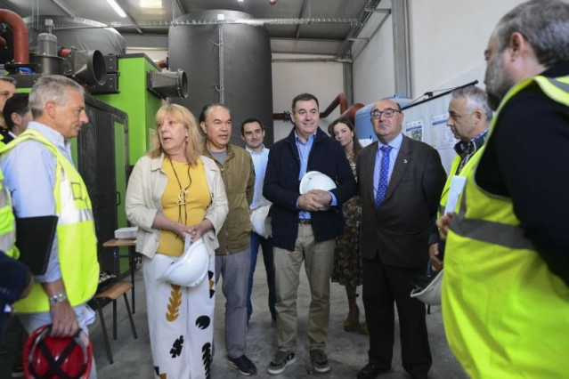 El conselleiro de Educación, Román Rodríguez, visita actuaciones llevadas a cabo en centros educativos de Lalín (Pontevedra)