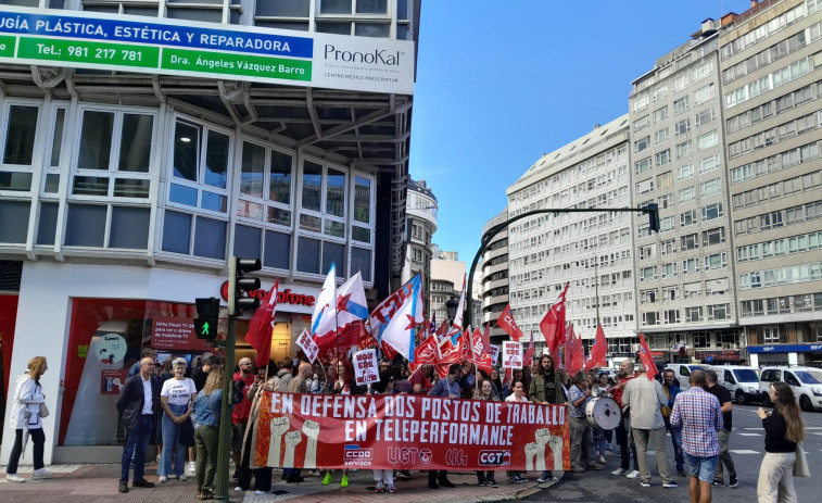 Protestas por el ERE de Teleperformance y los 38 empleos en juego en A Coruña