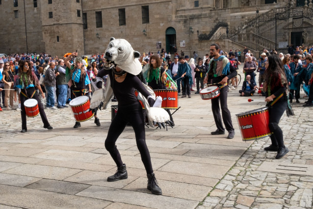 Actuación de la compañía Nauta y Trópico de Grelos, previa a la rueda de prensa de presentación de la 28ª edición de Galicreques