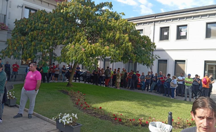 Valdeorras se echa a la calle en defensa de los casi 250 empleos en dos pizarreras desahuciadas