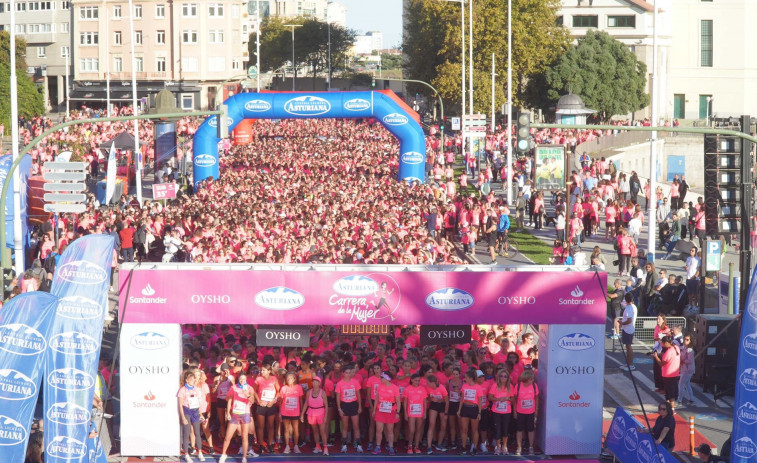 Más de 5.000 personas rinden homenaje a las jugadoras del Deportivo Abanca en la Carrera de la Mujer de A Coruña
