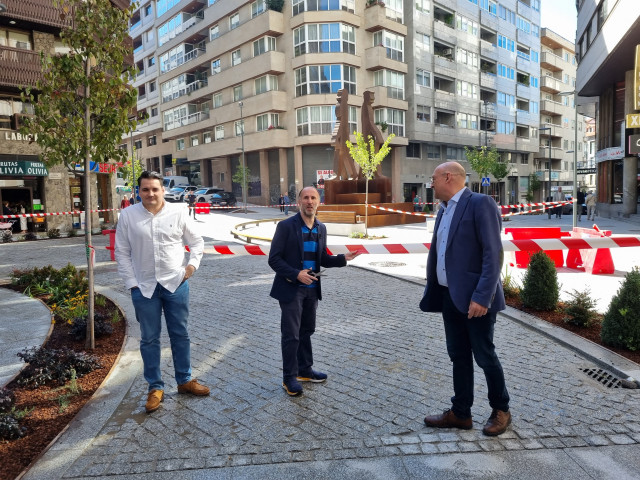 El alcalde de Ourense, Gonzalo Pérez Jácome, inaugura las obras de acondicionamiento y mejora de las calles Valle Inclán y Ramón Cabanillas.