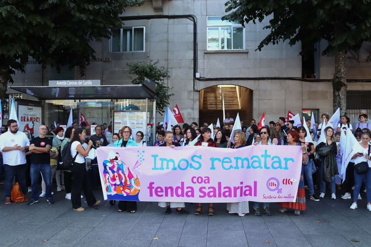 Concentraciu00f3n de la CIG frente la Inspecciu00f3n de Trabajo en Vigo en una foto del sindicato