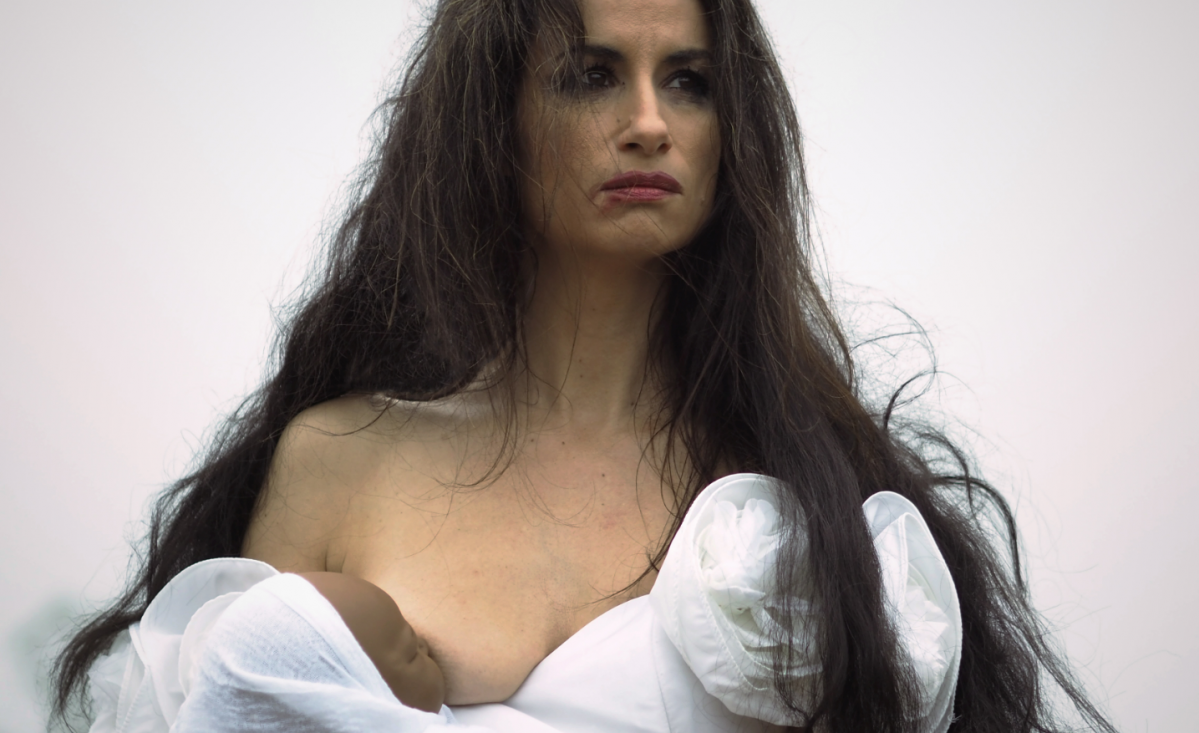 Castau00f1o en una foto promocional de Xerais la empresa que lanzu00f3 Materia