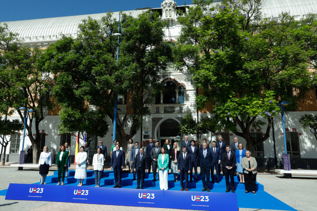 Foto de familia de los asistentes a la reunión informal ministerial de Asuntos Generales y Política de Cohesión, en el Cuartel de Artillería, a 28 de septiembre de 2023, en Murcia, Región de Murcia (España). Ministros de Exteriores y de Hacienda de los 27
