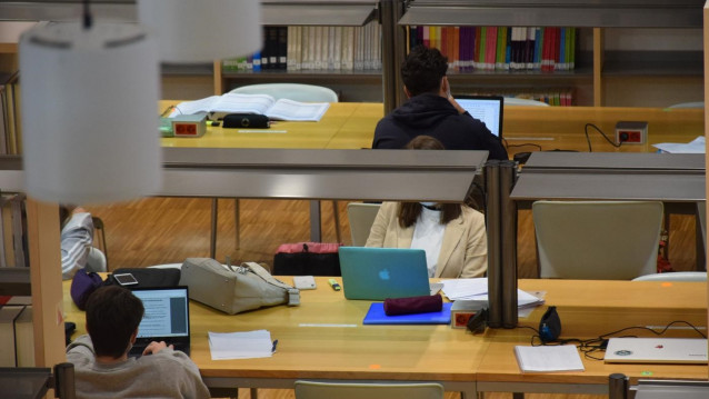 Imagen de una biblioteca de la Universidad de Vigo.