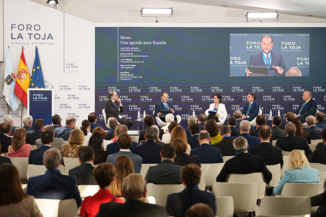 La profesora de la IE Business School Paloma Baena, el presidente de Abanca, Juan Carlos Escotet; el CEO de Iberdrola España, Mario Ruiz-Tagle; el CEO del Grupo IAG, Luis Gallego; y el presidente de Deloitte España, Héctor Flórez.